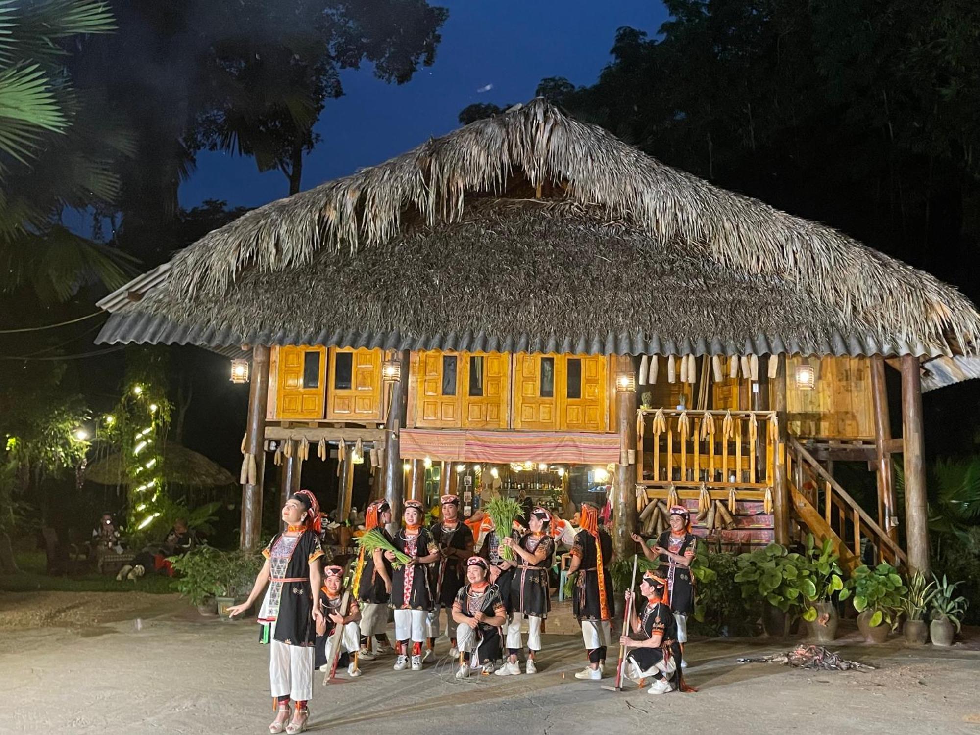 Vu Linh Palm House Homestay - Bungalow Yen Bai Exterior photo
